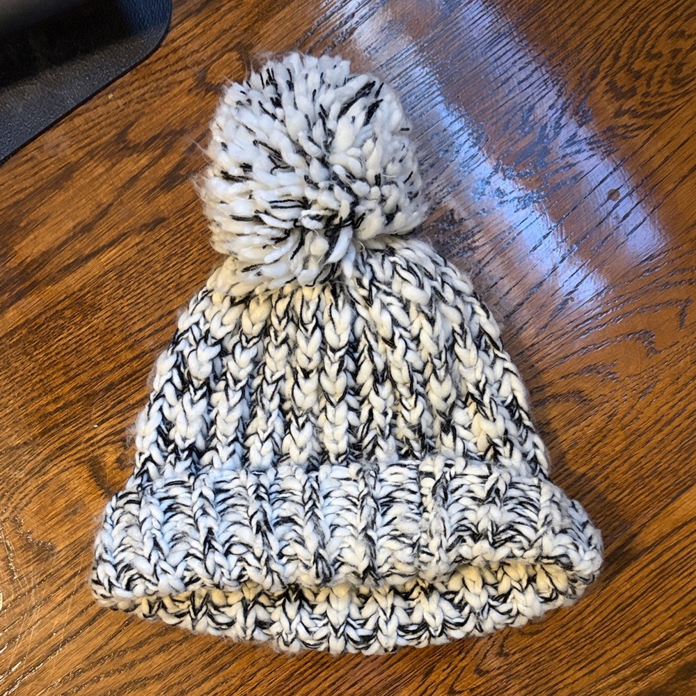 Abercrombie Chunky Knit Pom Pom Beanie